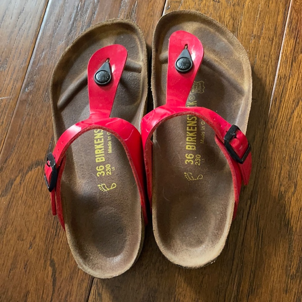 Birkenstock Gizeh in Red leather
